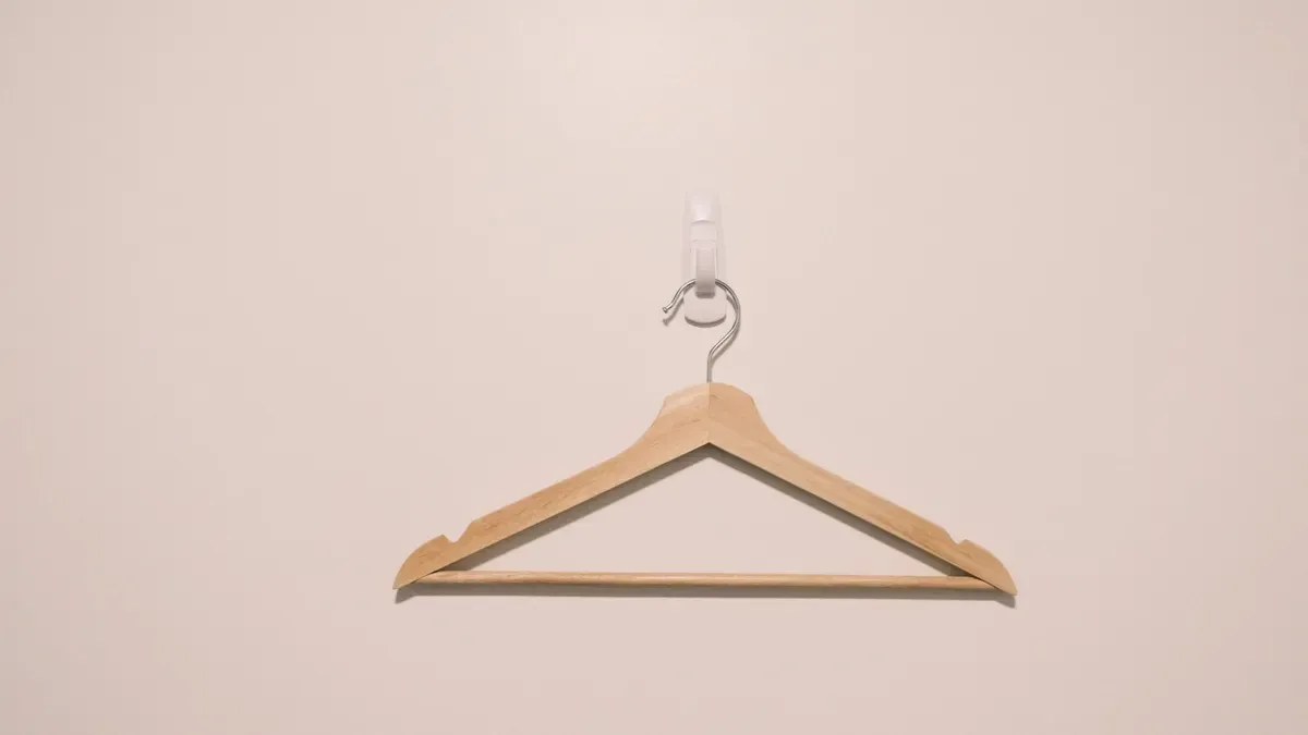 結婚式の平服とは 女性の服装マナーと上品コーデ 30・40代